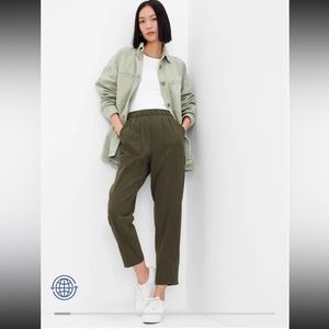 Gap TENCEL high waisted pull on Pants sz. 6